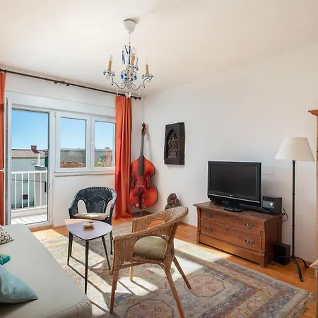 Apartment Fabula *