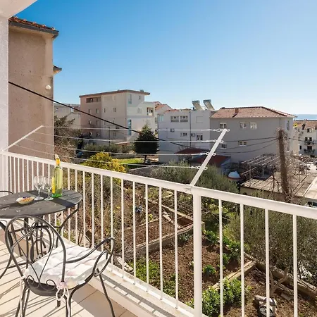 Apartment Fabula *